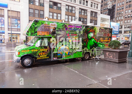 Weed Welt lkw verkauf essbare Cannabisprodukte, 7th Avenue, New York City, Vereinigte Staaten von Amerika. Stockfoto