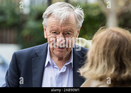 London, Großbritannien. 26. November 2019. Herr Dubs ist außerhalb der Bernie Grant Arts Center in Tottenham vor der Markteinführung von New Labour Rasse und Glauben Manifest interviewt. Credit: Mark Kerrison/Alamy leben Nachrichten Stockfoto