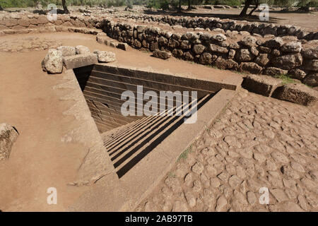 Antike heiliger Brunnen von Santa Cristina in der Nähe von Paulilatino, Oristano, Sardinien, Italien. Stockfoto