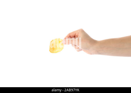 Hand hält Kartoffelchips auf weißem Hintergrund, Platz für Text Stockfoto