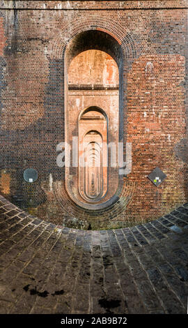 Wiederholen Bögen der Ouse Valley Railway Viaduct in der Nähe von Balcombe Stockfoto