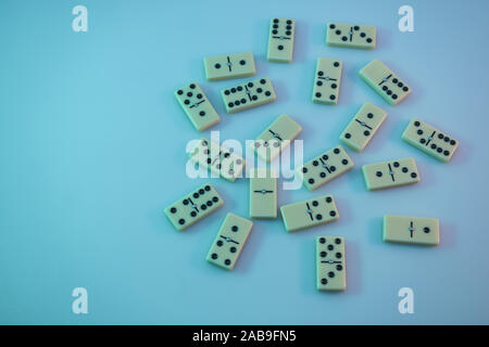 Schöne vintage Domino in der Farbe Licht. Hintergrund banner Textur. Ansicht von oben. Stockfoto