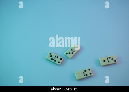 Schöne vintage Domino in der Farbe Licht. Hintergrund banner Textur. Ansicht von oben. Stockfoto