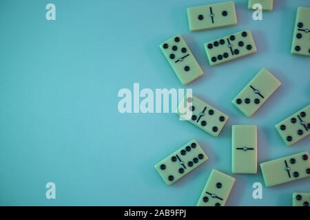 Schöne vintage Domino in der Farbe Licht. Hintergrund banner Textur. Ansicht von oben. Stockfoto