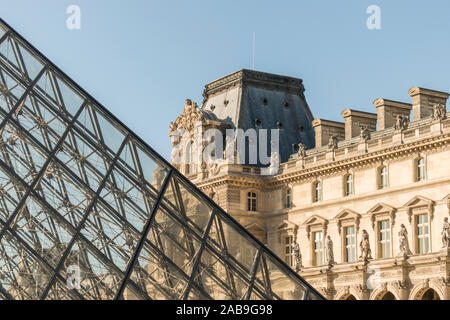 Außenansicht des Musée du Louvre, Paris, Frankreich Stockfoto