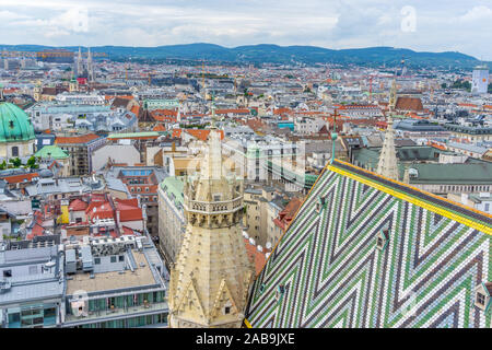 Blick von den Nordturm des Stephansdoms (St. Stephans Kathedrale), Wien, Österreich. Stockfoto