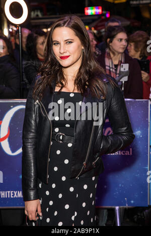 LONDON, GROSSBRITANNIEN, 25. NOVEMBER 2019: Kat Shoob besucht die Weiße Weihnachten Musikalische drücken Sie die Nacht im Dominion Theatre. Stockfoto