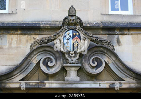 Details über eine Tür mit dem Wappen von Erzbischof Laud, den Sie in der Canterbury Kartenblatt, in St John's College Oxford Stockfoto