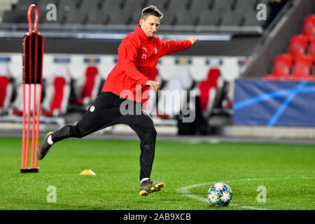 Sinobo Arena, Prag. 26 Nov, 2019. Mailand SKODA von Slavia in Aktion während des Trainings vor der Fußball Champions League Match: Slavia Praha vs Inter Mailand in Sinobo Arena, Prag, Tschechische Republik, 26. November 2019. Quelle: Vit Simanek/CTK Photo/Alamy leben Nachrichten Stockfoto