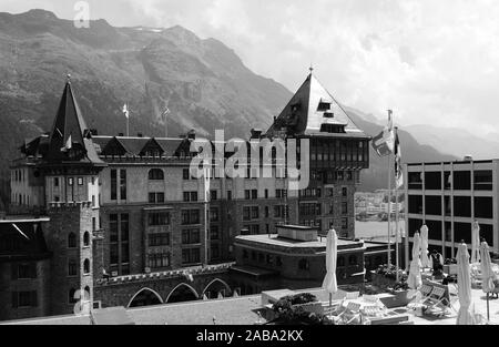 Schweizer Alpen: Das legendäre Badrutt's Palace Hotel in St. Moritz Stockfoto