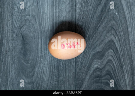 Eier mit Datumsstempel Stockfoto