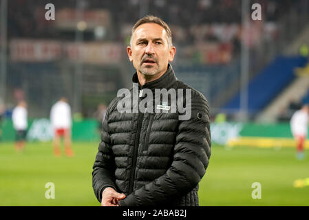 Sinsheim, Deutschland. 24 Nov 2019 Trainer Achim Beierlorzer (1.FSV Mainz 05) beim Fußball, Bundesliga 2019/2020 - TSG 1899 Hoffenheim v1. FSV Maiz 05 am PreZero Arena am 24. November 2019 in Sinsheim, Deutschland. Credit: Cal Sport Media/Alamy leben Nachrichten Stockfoto