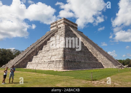 Die zentrale Schloss der Maya Chichen Itza kulturellen Ort auf der Halbinsel Yucatan in Mexiko Stockfoto