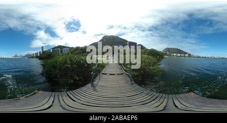 360 Ansicht Auf Rio De Janeiro Brasilien Die Menschen Geniessen Sand Skulptur Der Burgen Und Schlosser In Copacabana 360 Foto Panorama Alamy