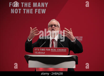 London, Großbritannien. 26 Nov, 2019. Führer der Labour Party Jeremy Corbyn startet die Labour Party, Rasse und Glauben Manifest in Tottenham am Dienstag, 26. November 2019. Herr Corbyn hat stark unter Druck heute, nachdem der britische Oberrabbiner der Labour Partei antisemitische kommen. Foto von Hugo Philpott/UPI Quelle: UPI/Alamy leben Nachrichten Stockfoto