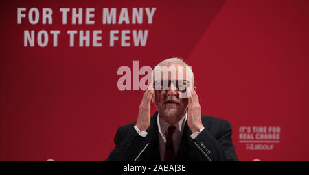 London, Großbritannien. 26 Nov, 2019. Führer der Labour Party Jeremy Corbyn startet die Labour Party, Rasse und Glauben Manifest in Tottenham am Dienstag, 26. November 2019. Herr Corbyn hat stark unter Druck heute, nachdem der britische Oberrabbiner der Labour Partei antisemitische kommen. Foto von Hugo Philpott/UPI Quelle: UPI/Alamy leben Nachrichten Stockfoto