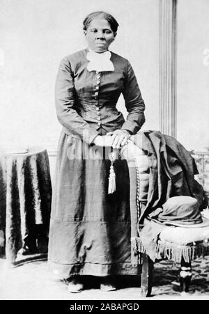 Jahrgang Porträt Foto von Harriet Tubman (c 1820 - 1913). In Sklaverei geboren, Tubman (Geburtsname Araminta Ross) entwischt und später geführten anderen Sklaven in die Freiheit über die U-Bahn vor der Arbeit als Krankenschwester, Spion und Scout für die Unionsarmee während des Amerikanischen Bürgerkriegs. Im späteren Leben Sie engagiert in humanitären Arbeit und gefördert, um die Ursache für das Frauenwahlrecht. Foto ca. 1875 von Harvey B Lindsley. Stockfoto