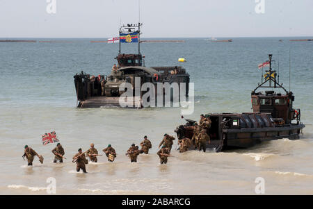 Der Herzog und die Herzogin von Cambridge die Teilnahme an den Feierlichkeiten zum 70. Jahrestag der Landung in der Normandie am Gold Beach in Arromanches in der Normandie. 6. Juni 2014. Stockfoto