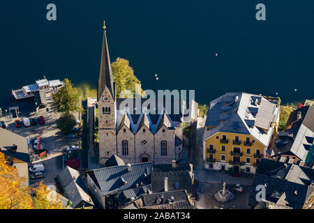 Hallstatt ist eine Marktgemeinde mit 774 Einwohnern im Salzkammergut im Bundesland Oberösterreich in Österreich und balatonfüred am Hallstätter See. Stockfoto