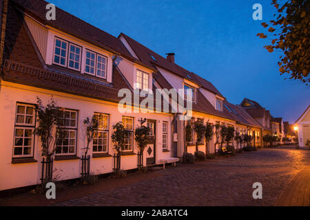 Der Holm ist ein Fischerviertel in Schleswig, ruhiger Lage an der Schlei Stockfoto