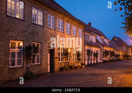 Der Holm ist ein Fischerviertel in Schleswig, ruhiger Lage an der Schlei Stockfoto