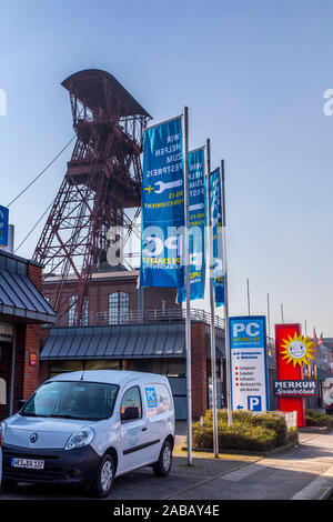 Das ehemalige Bergwerk Zeche Rheinpreußen in Moers, heute ein Industriegebiet und große Disco, sowie Gastronomie, Stockfoto