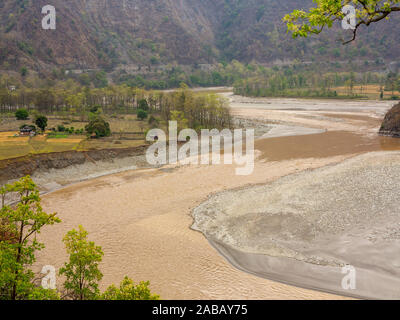 Khet, einem sehr abgelegenen Dorf an den Ufern der Sarda Fluss an der Grenze zu Nepal und in der Nähe von Sem Dorf, Kumaon Hügel, Uttarakhand, Indien Stockfoto