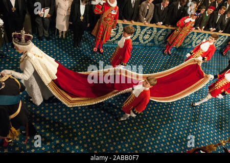 Ihre Majestät die Königin von Prinz Philip Herzog von Edinburgh, Prinz von Wales und die Herzogin von Cornwall die Teilnahme an der 4. Juni 2014 beigefügt. Stockfoto