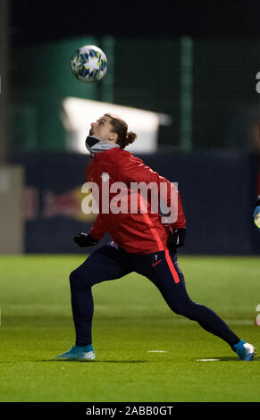 Leipzig, Deutschland. 26 Nov, 2019. Fussball: der Champions League match, RB Leipzig - Benfica Lissabon, Gruppenphase, Gruppe G, 5. Spieltag. Leipziger Marcel Sabitzer während des Trainings. Credit: Hendrik Schmidt/dpa-Zentralbild/ZB/dpa/Alamy leben Nachrichten Stockfoto