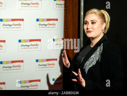 Hamburg, Deutschland. 26 Nov, 2019. Hayley Hasselhoff, Modell und Tochter von David Hasselhof, kommt zu Ernsting's Family Mode Abendessen. Quelle: Axel Heimken/dpa/Alamy leben Nachrichten Stockfoto