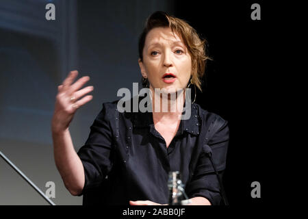 BFI Southbank, London, UK. 25. November 2019. Lesley Manville auf der Bühne Mark Kermode in 3D. . Bild von Julie Edwards./Alamy leben Nachrichten Stockfoto