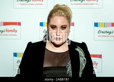 Hamburg, Deutschland. 26 Nov, 2019. Hayley Hasselhoff, Modell und Tochter von David Hasselhoff, kommt zu Familie Ernsting's fashion Abendessen. Quelle: Axel Heimken/dpa/Alamy leben Nachrichten Stockfoto