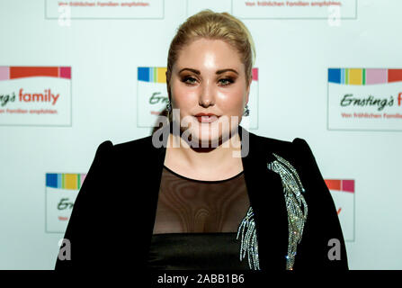 Hamburg, Deutschland. 26 Nov, 2019. Hayley Hasselhoff, Modell und Tochter von David Hasselhoff, kommt zu Familie Ernsting's fashion Abendessen. Quelle: Axel Heimken/dpa/Alamy leben Nachrichten Stockfoto