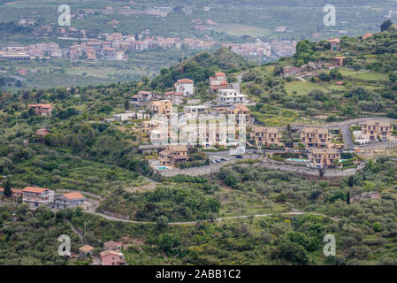 Blick von Castelmola Stadt in der Provinz Messina in der italienischen Region Sizilien Stockfoto