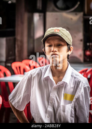 Malaysische Jugend in Jalan Alor Food Street Markt in Kuala Lumpur, Malaysia Stockfoto