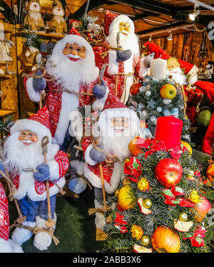 Salzburg, Österreich. Weihnachten Dekoration zum Verkauf an die Altstadt Weihnachtsmarkt. Stockfoto