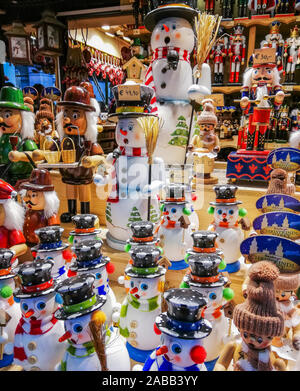 Salzburg, Österreich. Weihnachten Dekoration zum Verkauf an die Altstadt Weihnachtsmarkt. Stockfoto