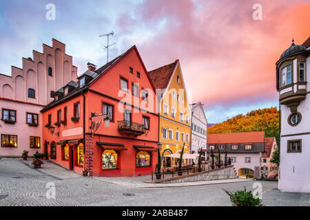 Füssen, Deutschland. Alte Stadtbild bei Sonnenuntergang. Stockfoto