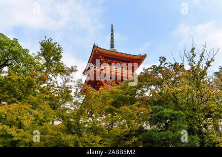 Kyoto, Japan - 10/31/19 - Die großen buddhistischen Tempel Komplex in der Innenstadt von Kyoto - Japan Stockfoto