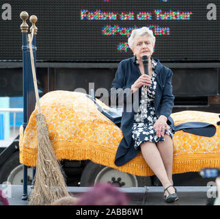 Schauspielerin Angela Lansbury Öffnen der 'Angela Lansbury Film Festival" in Pappel, East London. April 2014. Stockfoto