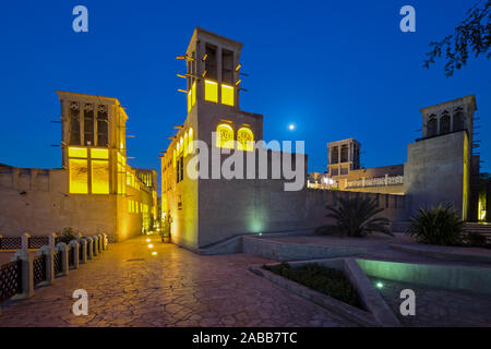 Historic Bastakiya Viertel in der Nacht in Dubai, Vereinigte Arabische Emirate Stockfoto