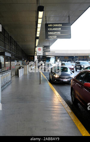 Passagier drop-off-Bereich am Seattle-Tacoma International Airport (Sea-TAC); Seattle, Washington, USA. Stockfoto