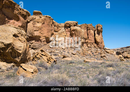Die Klippen von Chaco Canyon im Chaco Culture National Historical Park, ein Weltkulturerbe in New Mexico, USA Stockfoto