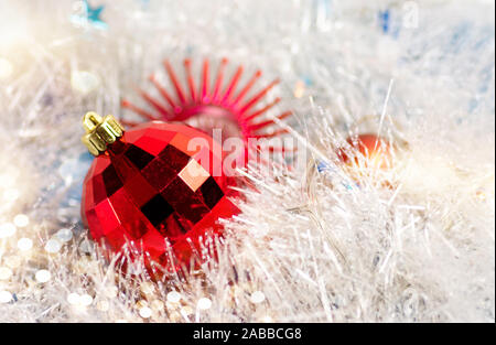 Weihnachten Dekorationen auf Glitter festlichen Hintergrund closeup Stockfoto