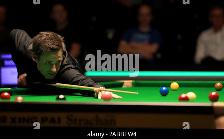 David Gilbert in Aktion gegen James Cahill während des Tages eine Der Betway UK Championship am York Barbican. Stockfoto