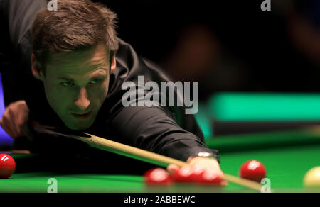 David Gilbert in Aktion gegen James Cahill während des Tages eine Der Betway UK Championship am York Barbican. Stockfoto