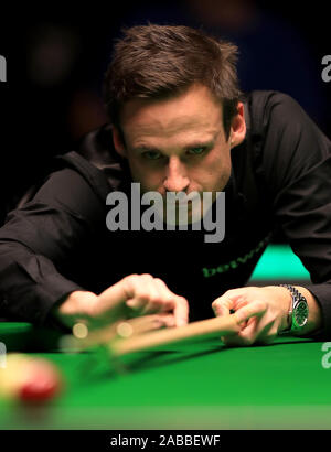 David Gilbert in Aktion gegen James Cahill während des Tages eine Der Betway UK Championship am York Barbican. Stockfoto