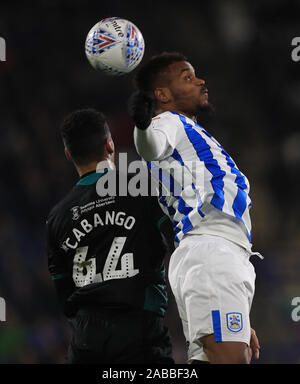 Die Huddersfield Town Steve Mounie und Swansea City Ben Cabango (links) Während der Sky Bet Championship match bei John Smith's Stadion, Huddersfield. Stockfoto