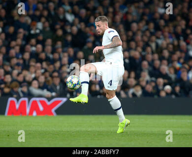 London, Großbritannien. 26. November 2019. Tottenham Hotspur ist Toby Alderweireld während der Champions League Gruppe B zwischen den Tottenham Hotspur und Olympiakos bei Tottenham Hotspur Stadion, London, England am 26. November 2019 Credit: Aktion Foto Sport/Alamy leben Nachrichten Stockfoto