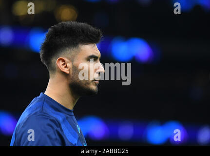 LONDON, ENGLAND - November 26, 2019: Paulo Gazzaniga von tottenham dargestellt während der UEFA Champions League 2019/20 Gruppe B Spiel zwischen Tottenham Hotspur FC (England) und Olympiakos Piräus FC (Griechenland) an der Tottenham Hotspur Stadion. Stockfoto
